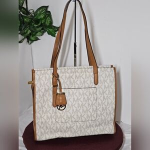 EUC Michael kors Leather Shoulder / bag